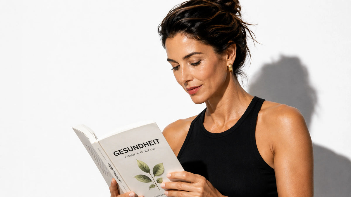 Frau liest ein Buch über Gesundheit – kühlkraft VITALBLOG